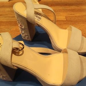 ❤Moving Sale❤ Sofie17 Embroidered Heels